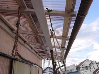 阪南市の台風で飛ばされたテラスの波板の張替