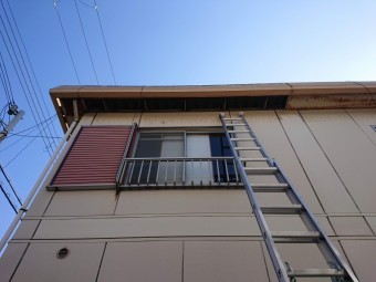 岸和田市の強風で外れた軒天の撤去完了