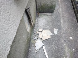 忠岡町の破断した基礎巾木