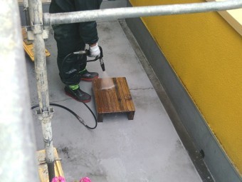 貝塚市のきれいになったベランダ