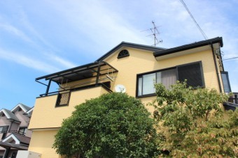 岸和田市八田町の黄色い外壁塗りかえリフォーム