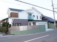 岸和田市上松町の屋根スレート瓦の下屋部分の葺き替え作業完了