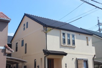 岸和田市西之内町の外壁・屋根塗装完了の様子