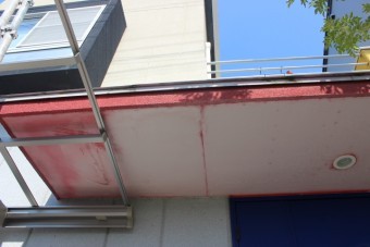 貝塚市の玄関庇現況
