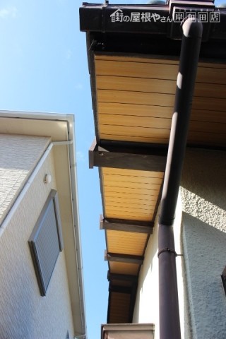 泉南市男里の劣化が激しい軒天井修理工事