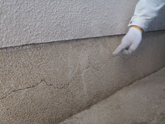 泉北郡忠岡町の基礎巾木のクラック