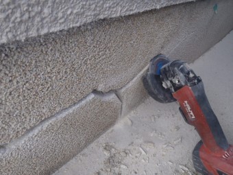 泉北郡忠岡町の基礎巾木のクラックカット中