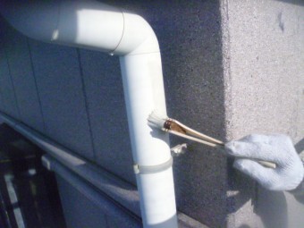 岸和田市紙屋町の雨樋塗装中