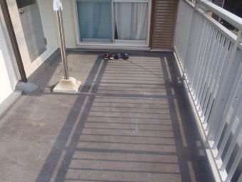 岸和田市天神山町のベランダ防水前の様子