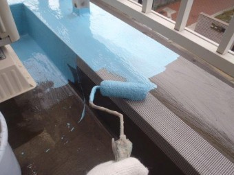 岸和田市池尻町のベランダにウレタン樹脂塗布1回目