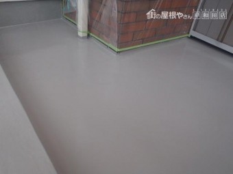 岸和田市池尻町のベランダにトップコート塗布完了