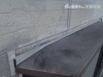 泉佐野市のシーリングをヘラで押さえて打ち替え完了