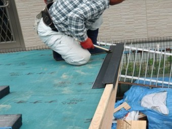 岸和田市大町で軽量瓦コロニアルクァッドへの屋根葺き替え
