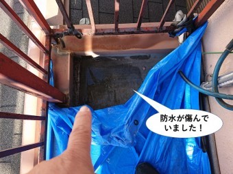 阪南市のベランダの防水が傷んでいました