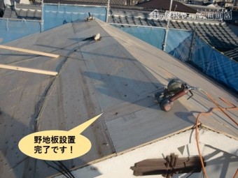 高石市の屋根に野地板設置完了です