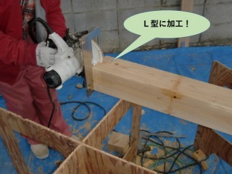 阪南市のカーポートの柱をL型に加工