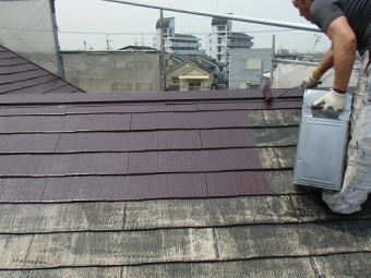 泉佐野市俵屋で屋根塗装の中塗り工程に入りました!