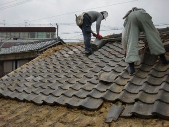 岸和田市大町でスレート瓦への屋根葺き替え工事