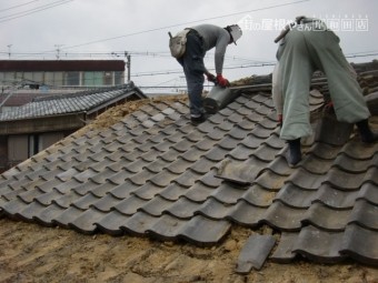 岸和田市大町でスレート瓦への屋根葺き替え工事