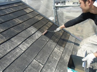 泉佐野市俵屋での屋根塗装での下地塗り