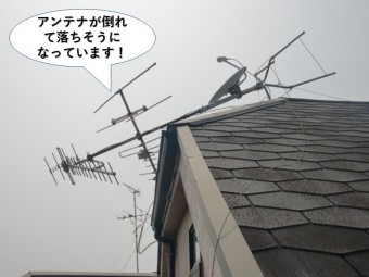 和泉市の倒れたテレビアンテナの立て直しと雨樋交換工事 街の屋根やさん岸和田店