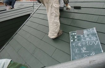泉佐野市で綺麗なグリーンの屋根塗り替え工事状況!