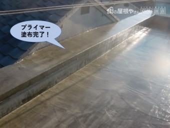 岸和田市の陸屋根にプライマー塗布完了