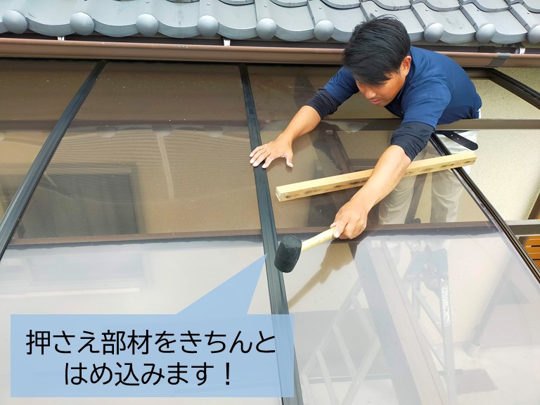 貝塚市のカーポートのパネルの固定工事 風でパネルが外れていました 岸和田 和泉市で屋根の補修 リフォームなら街の屋根やさん