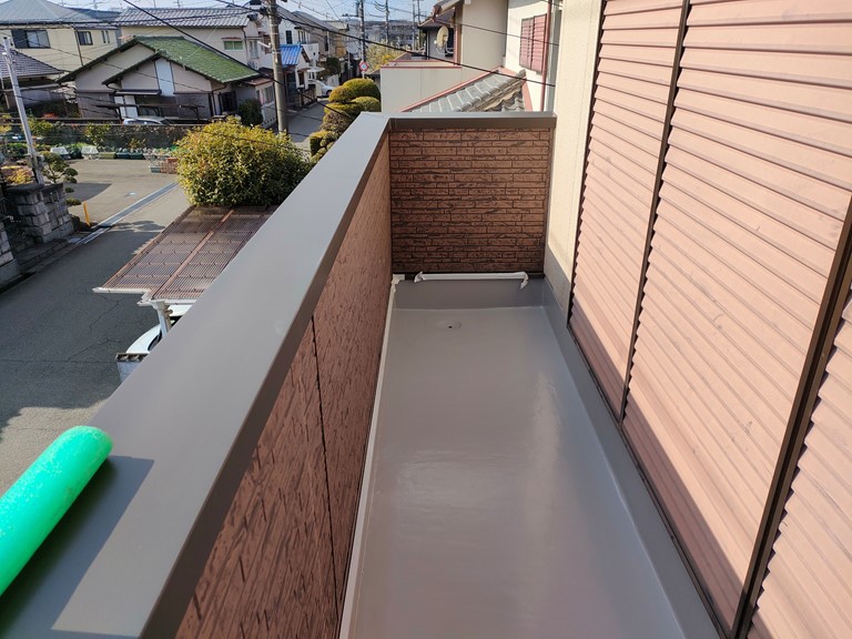 貝塚市のシート防水のベランダをウレタン防水でメンテナンス 岸和田 和泉市で屋根の補修 リフォームなら街の屋根やさん