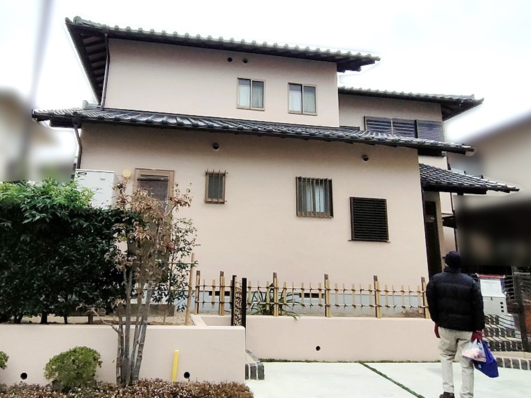 高石市にてモルタルの外壁塗装とセメント瓦の屋根塗装をしました 