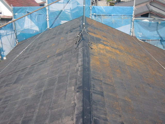 岸和田市摩湯町で塗装前の屋根現況