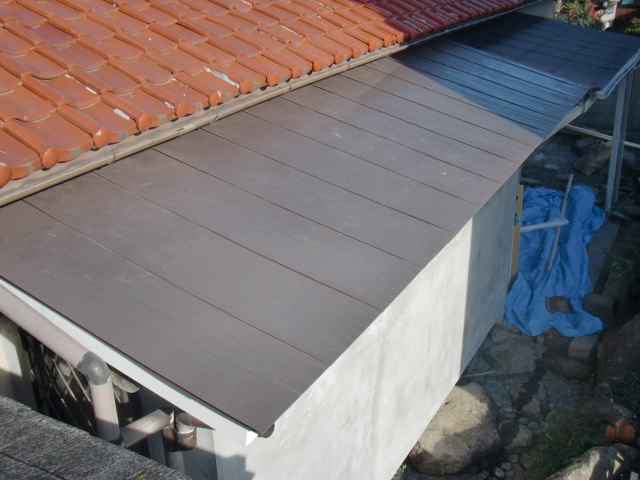 岸和田市西之内町のガルバリウム鋼板の屋根に葺き替え