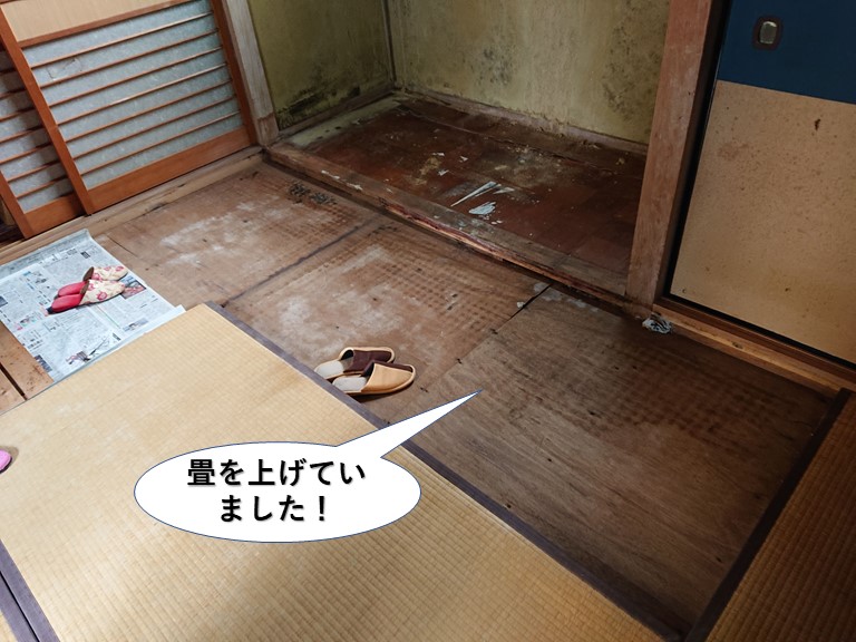 岸和田市の和室の畳を上げていました