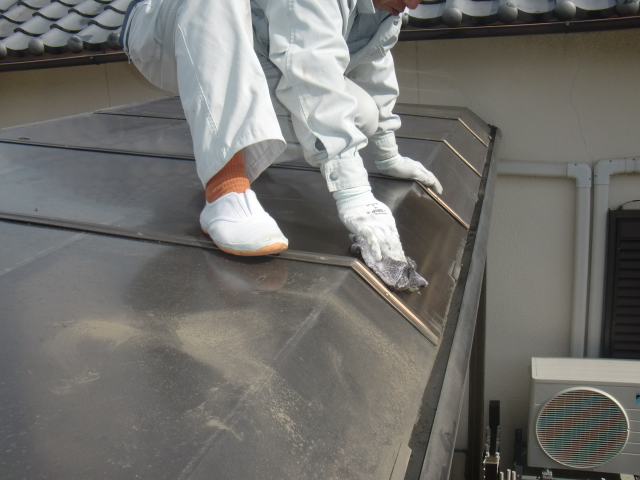 岸和田市吉井町のカーポートの屋根清掃