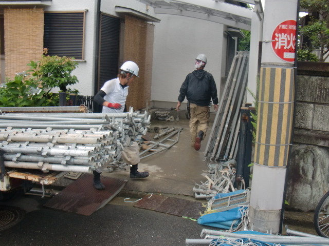 岸和田市摩湯町で仮設足場の解体工事