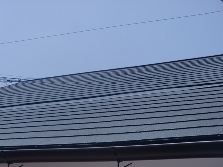 岸和田市大町でスレート瓦コロニアルクァッドへの屋根葺き替えで軽く