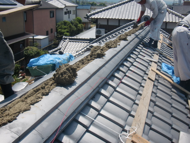 岸和田市土生町の上屋根の棟瓦積み