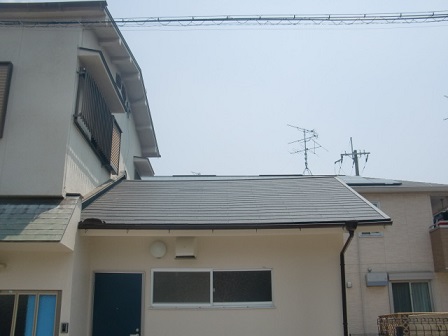 岸和田市大町でスレート瓦コロニアルクァッドへの屋根葺き替えで軽く