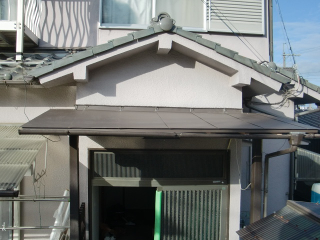 泉大津市の玄関ポーチの屋根の葺き替え完了