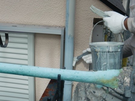 岸和田市極楽寺町で外壁と屋根塗装の雨樋などの塗装