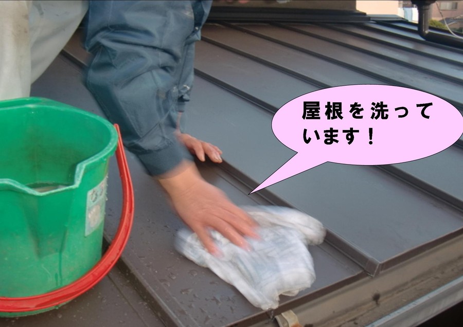 岸和田市のガルバリューム鋼板屋根清掃