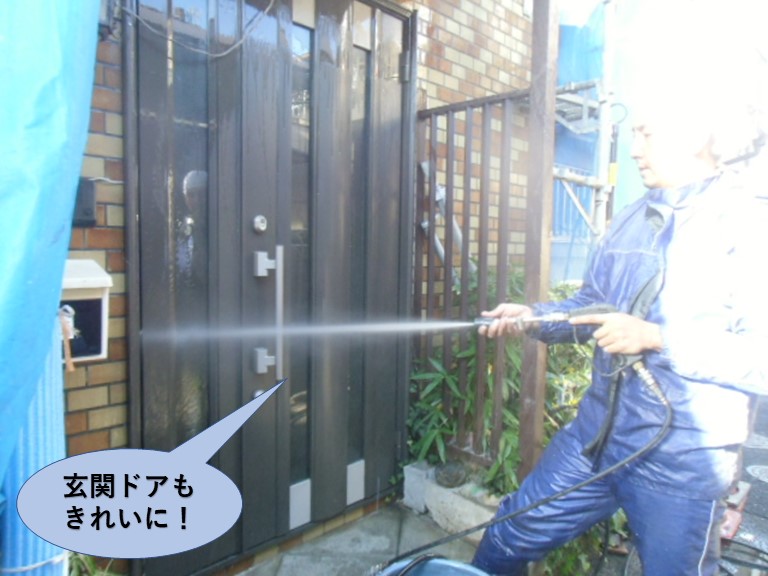 岸和田市の玄関ドアもきれいに