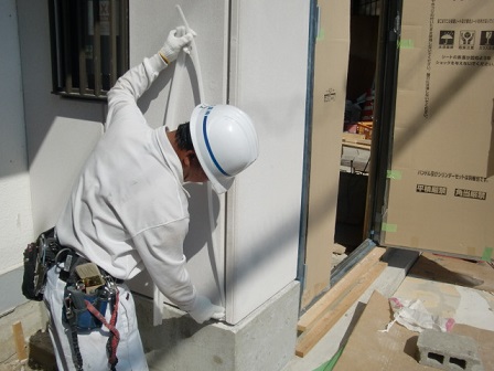 岸和田市上松町の外壁塗装でまずはクラック補修から着工
