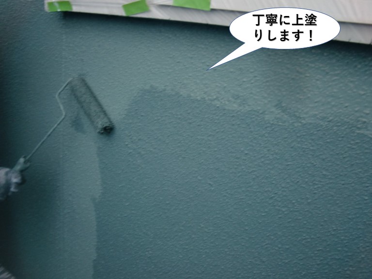 泉南市の外壁を丁寧に上塗りします