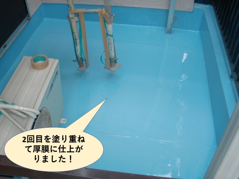 岸和田市のベランダにウレタンを2回目を塗り重ねて厚膜に仕上がりました！