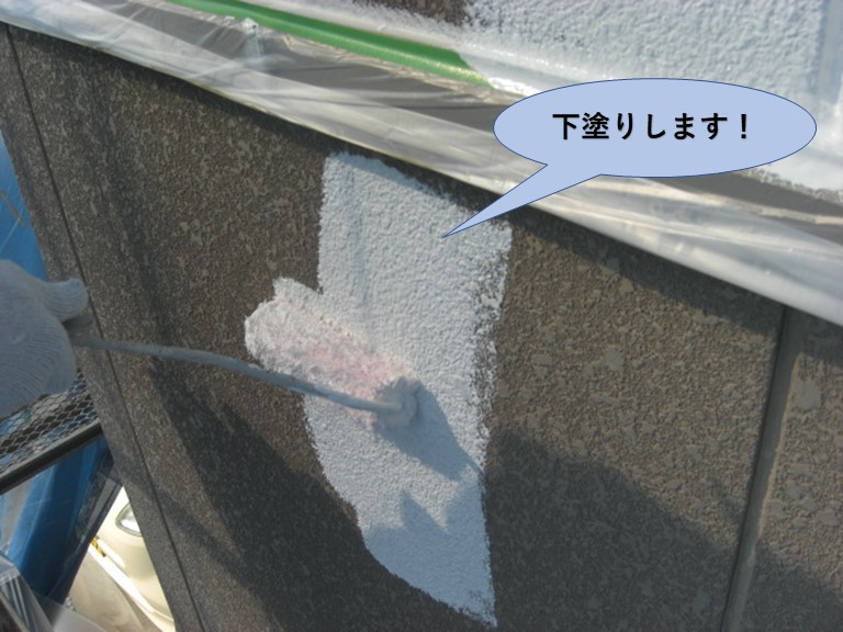 岸和田市の外壁を下塗りします！
