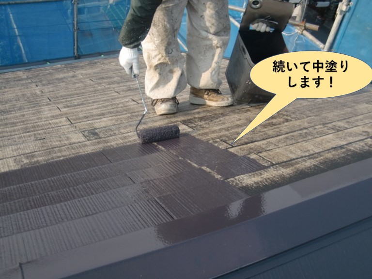 泉大津市の屋根を中塗りします！