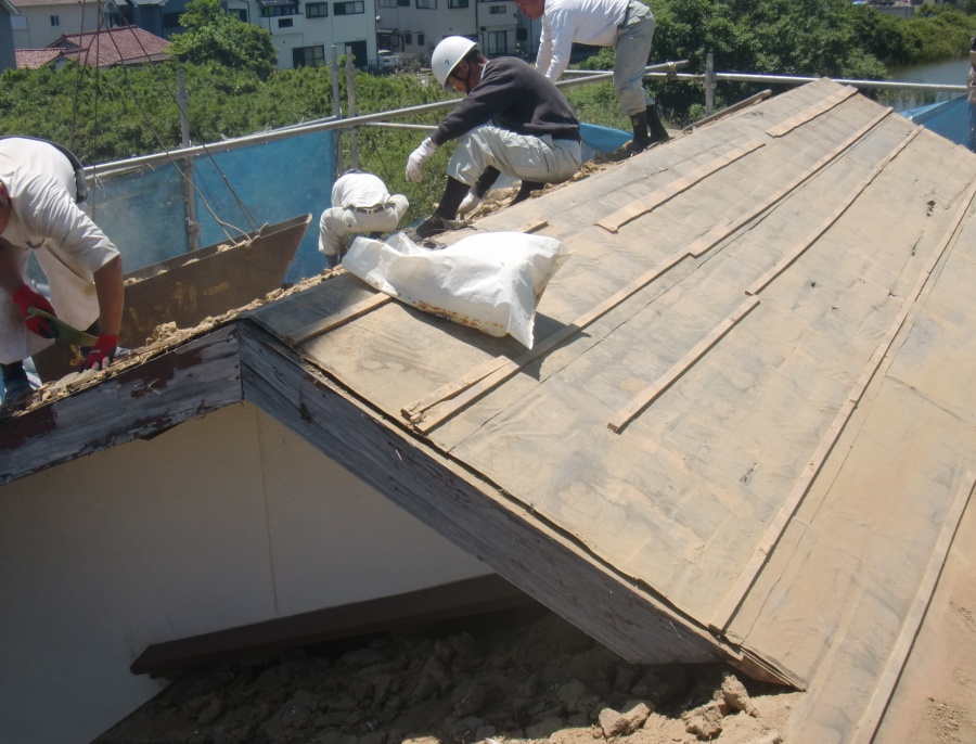 岸和田市土生町の屋根葺き土撤去後の様子
