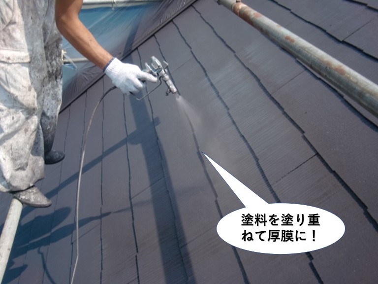 和泉市の屋根に塗料を塗り重ねて厚膜に