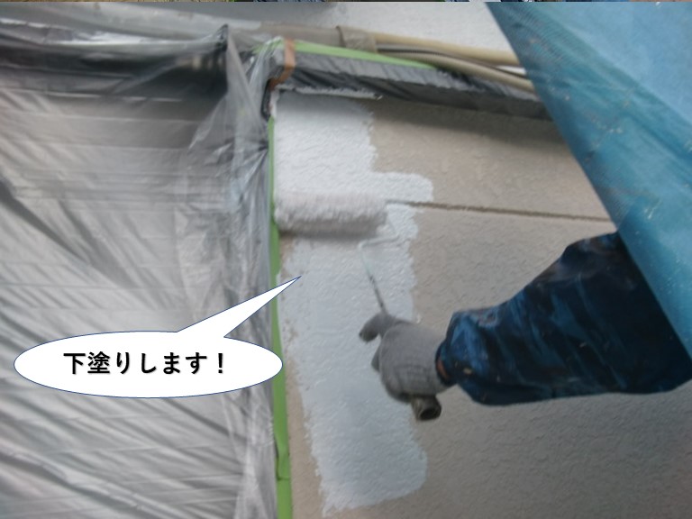 岸和田市の外壁を下塗りします